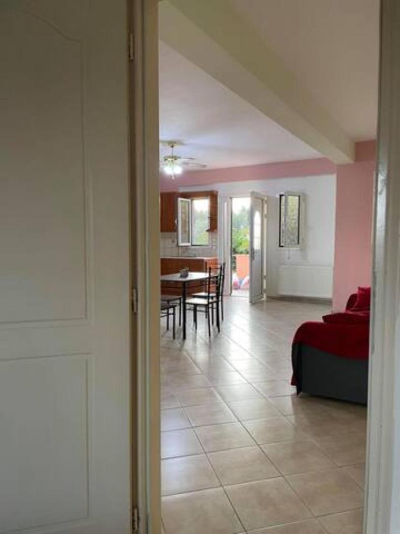 Spacious Quiet For Relaxed Holidays Apartment Stira